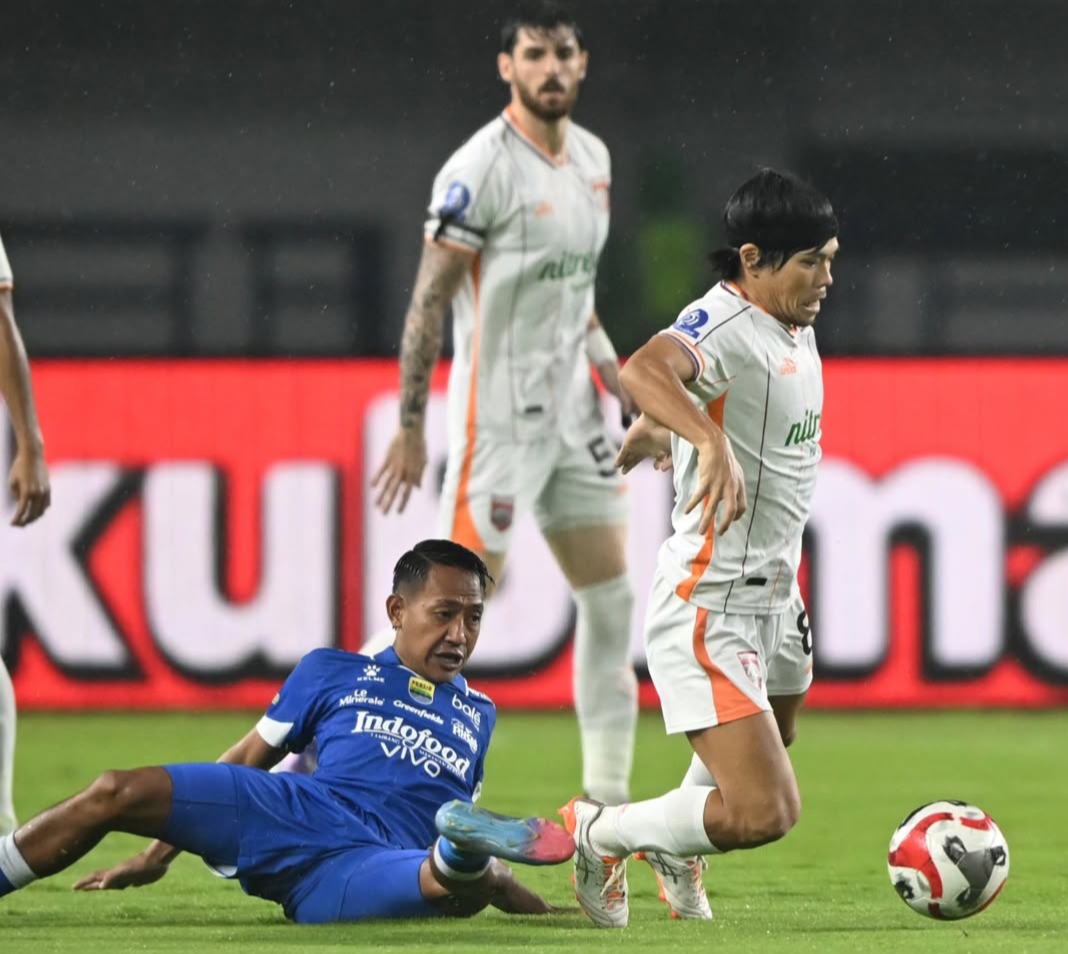 Laga Persib Bandung vs Borneo FC di laga lanjutan Liga 1. 