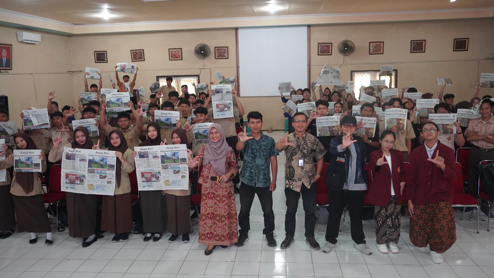 BERSINERGI: FSP ISI Surakarta dan Jawa Pos Radar Solo gelar sosialisasi kampus seni dan pelatihan jurnalistik di SMKN 9 Surakarta, Jumat (5/12).