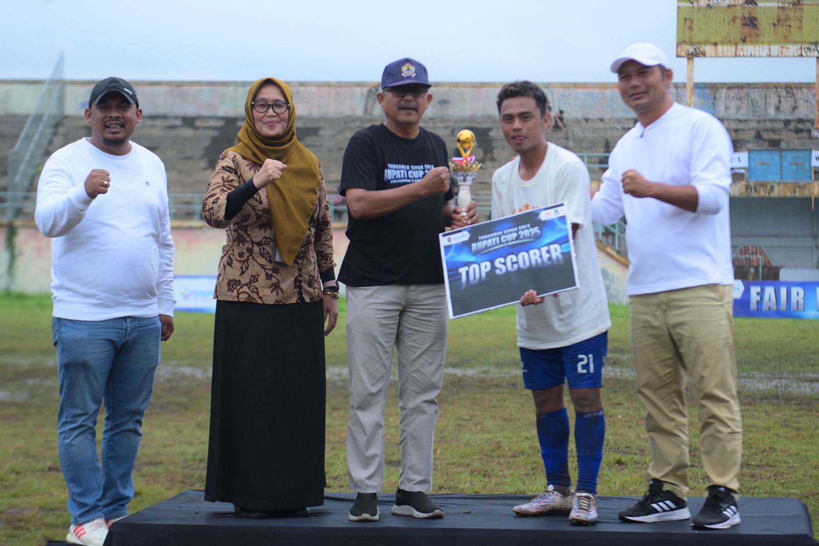 Penghargaan Top Scorer untuk pemain Bupati Cup 2025, Jumat (5/12/2025).