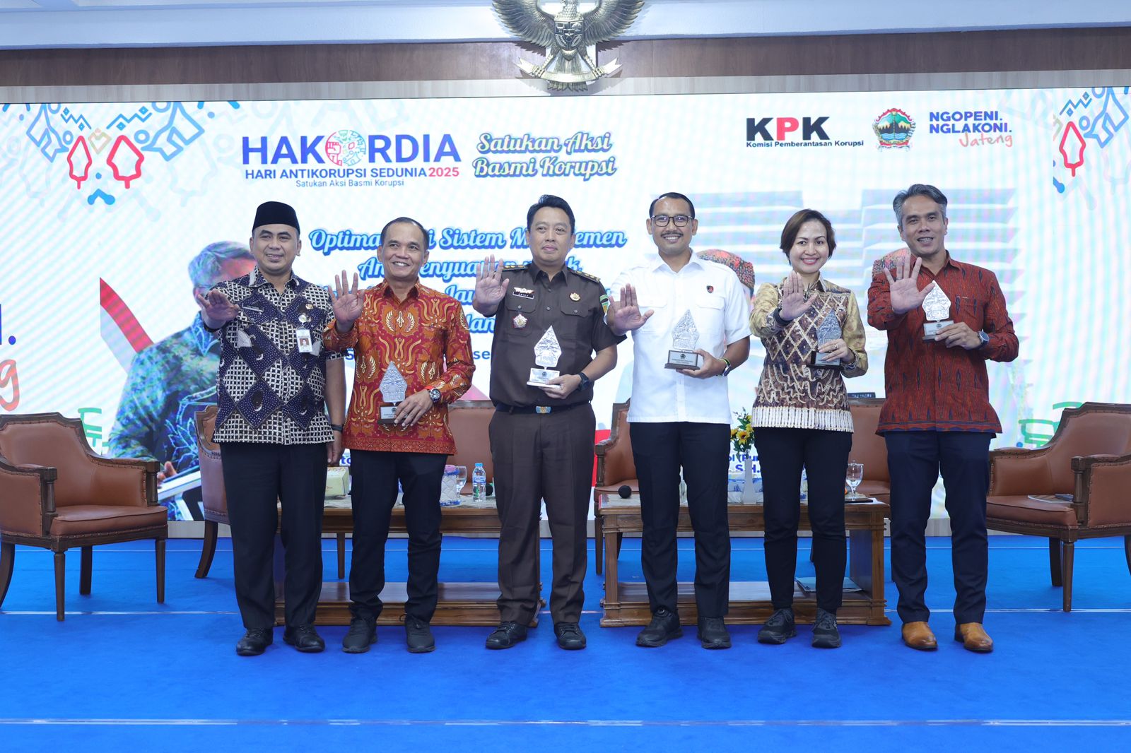 Ketua DPRD Jateng Sumanto (dua dari kiri) menghadiri peringatan Hari Anti Korupsi Sedunia (Hakordia) tingkat Provinsi Jawa Tengah 2025.