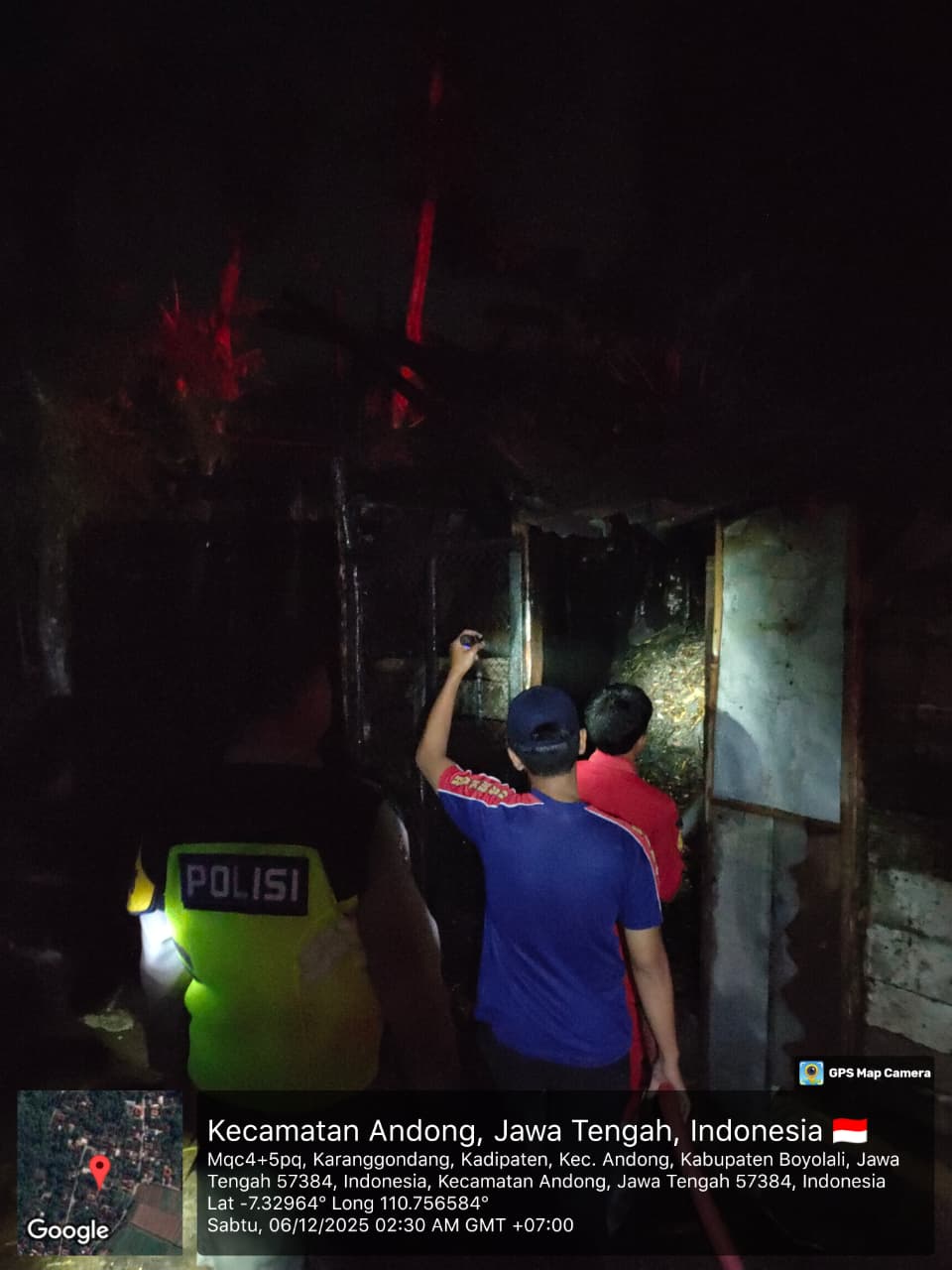 Kebakaran gudang pupuk di Dukuh Karanggondang, RT 024, RW 003, Desa Kadipaten, Kecamatan Andong, Boyolali, Sabtu (6/12/2025) dini hari.