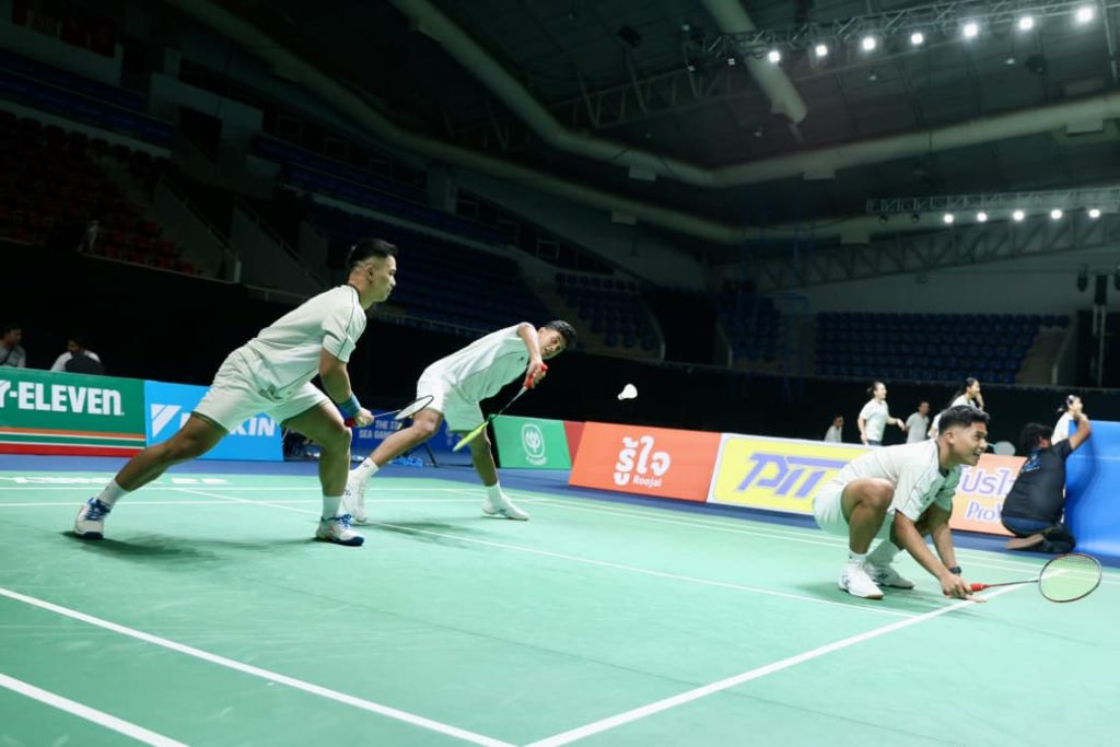Atlet cabang bulu tangkis Indonesia yang akan terjun di SEA Games 2025 tengah latihan di Thailand.