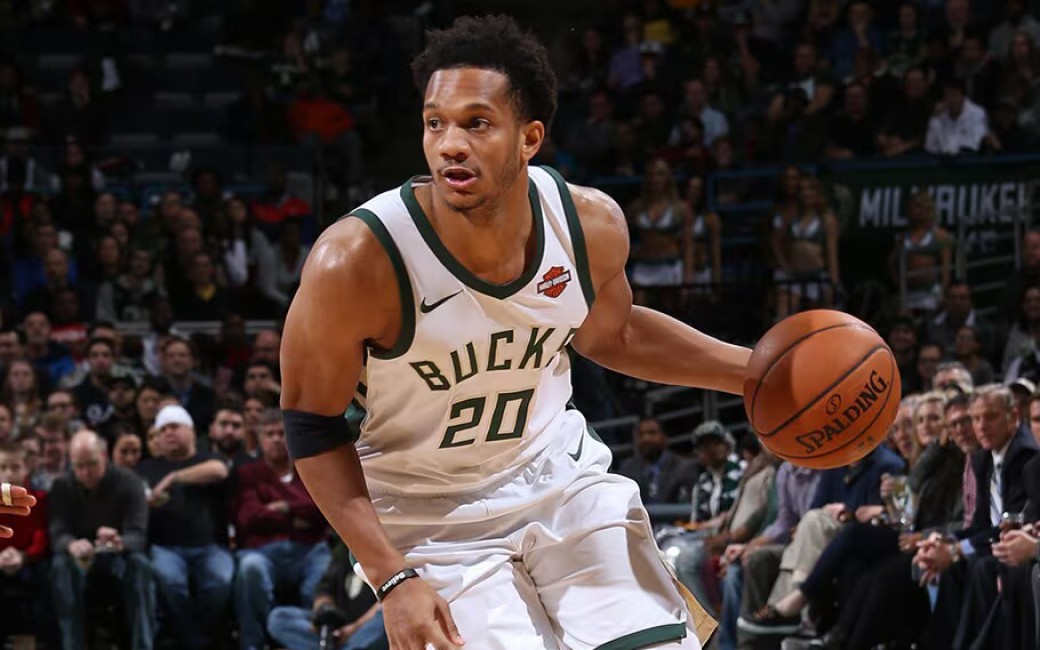 Rashad Vaughn saat membala Milwaukee Bucks di NBA.