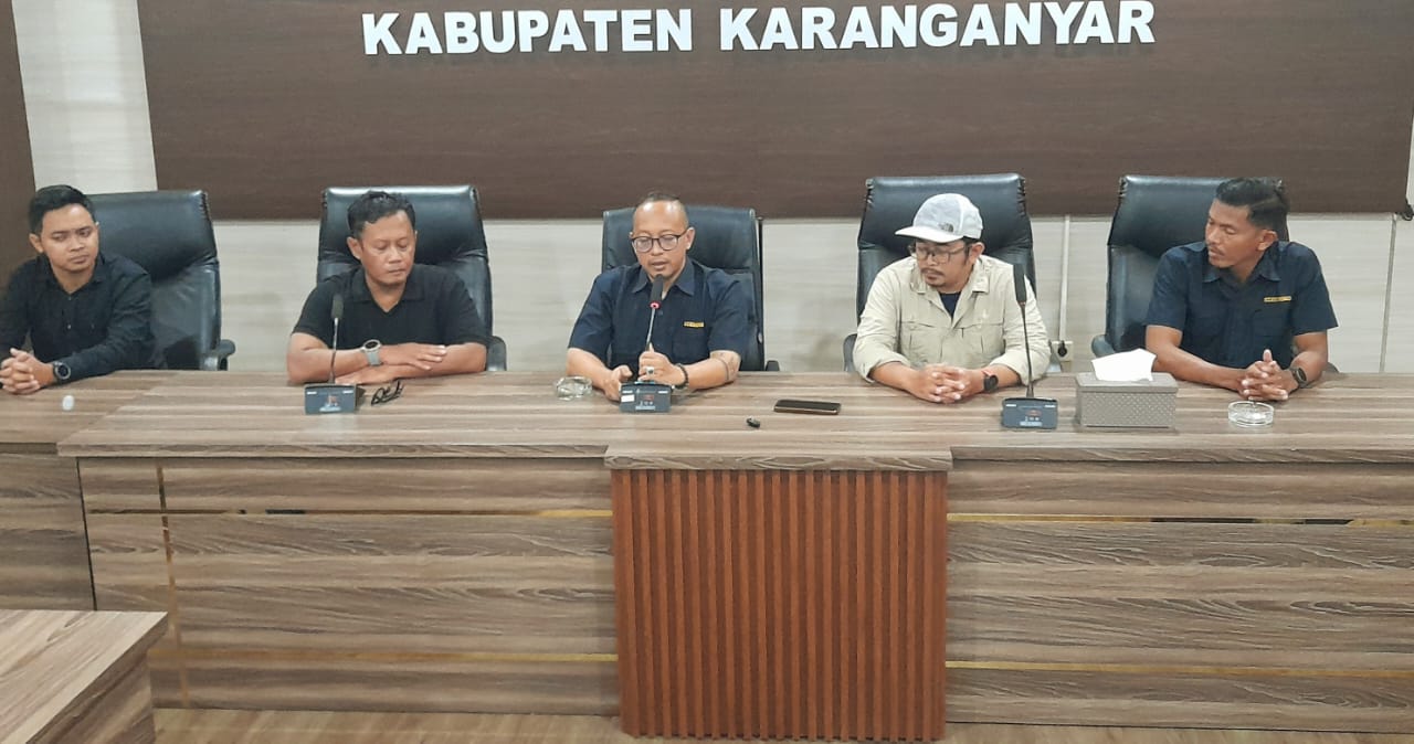 Panitia event lari Siksorogo Lawu Ultra 2025 menggelar jumpa pers, Senin (8/12/2025) sore terkait insiden dua pelari meninggal. (Rudi Hartono/Radar Solo)