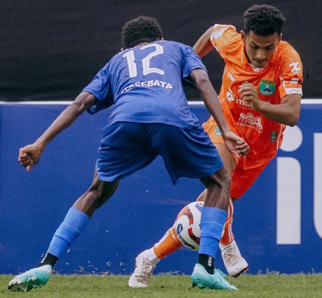 Laga&nbsp;Persekabpas vs Persebata Lembata dalam laga&nbsp;Liga Nusantara 2025/2026