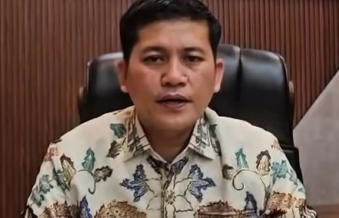 Bupati Aceh Selatan, Mirwan MS, dicopot sementara dari jabatannya.