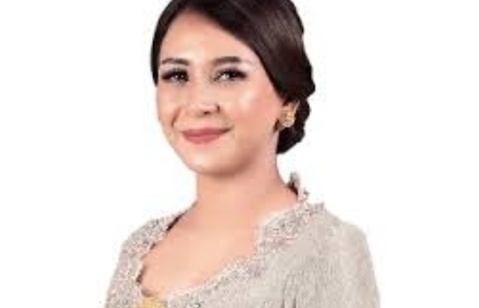 Martina Soelistio, istri Endipat Wijaya. Keduanya merupakan anggota DPR RI.