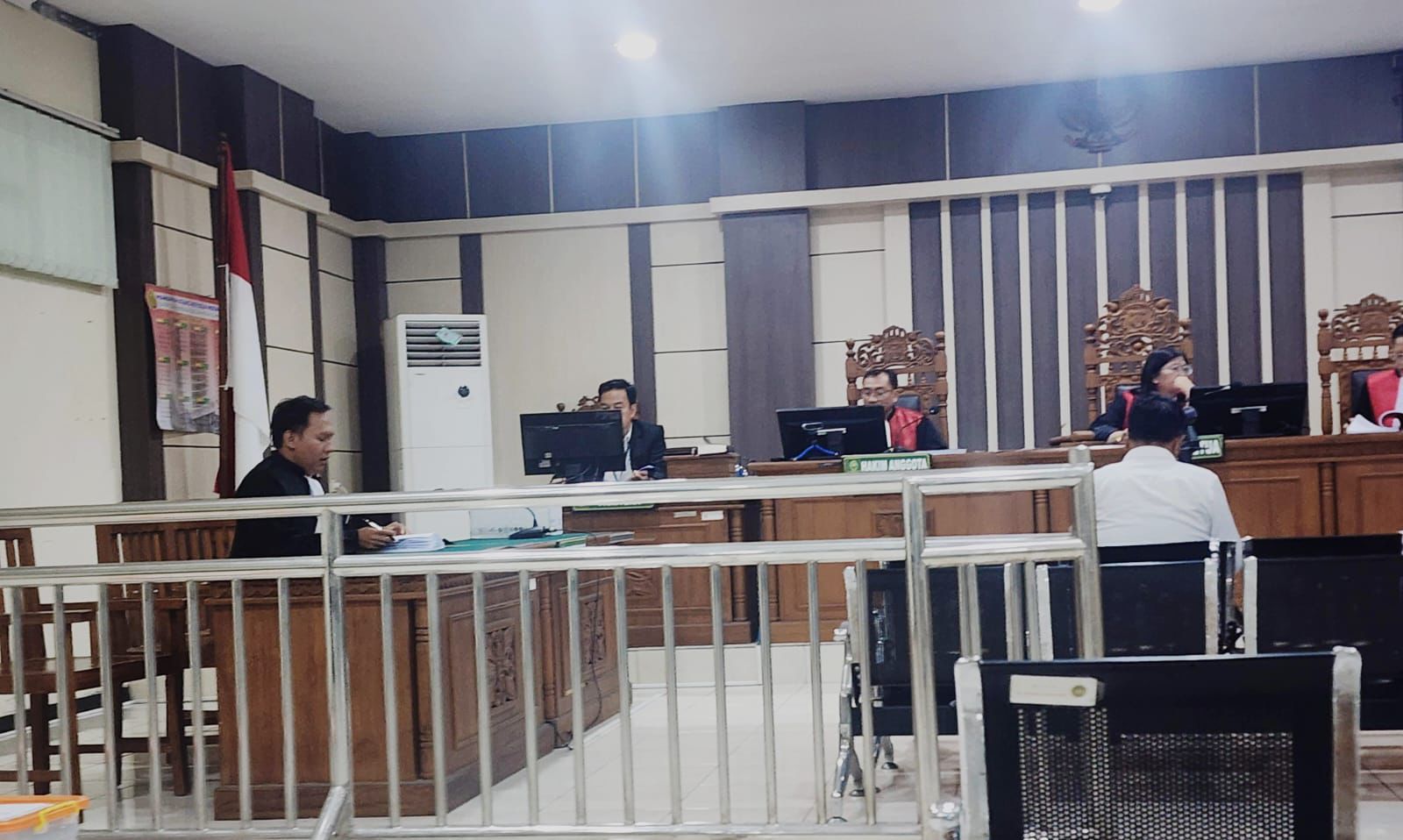 Terdakwa Muhajirin, mantan Kades Manggis menjalani sidang di Pengadilan Tipikor Semarang, Senin (8/12), (dokumen Kejari Boyolali For Raso)