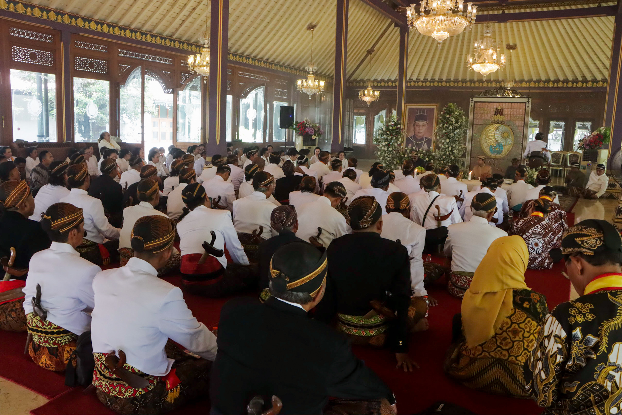 Doa bersama peringatan 40 hari wafatnya PB XIII di Keraton Surakarta oleh LDA. (M Ihsan/Radar Solo)