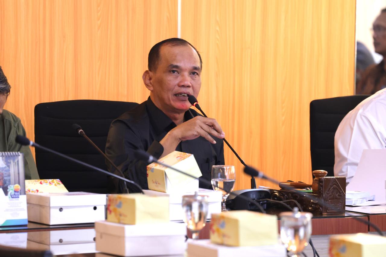 Ketua DPRD Jateng Sumanto memberikan perhatian terhadap potensi kenaikan harga kebutuhan pokok jelang Natal dan Tahun Baru.