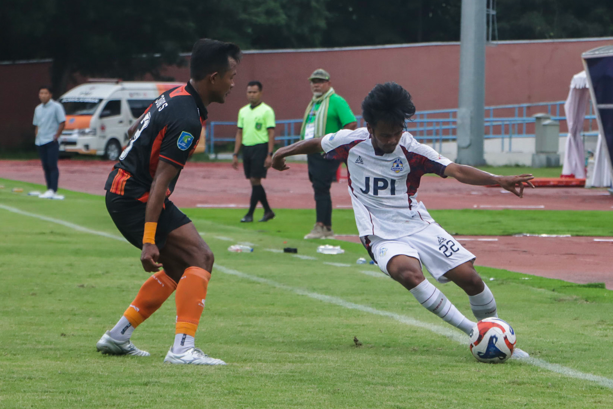 SARAT GENGSI: Persika Karanganyar melawan Persibo Bojonegoro di Stadion UNS,&nbsp;Jumat sore (12/12).