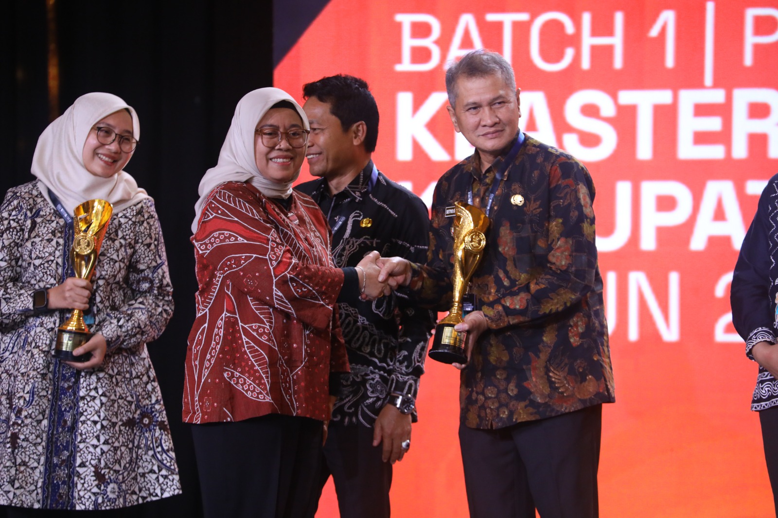 Bupati Wonogiri Setyo Sukarno saat menerima penghargaan IGA 2025 di Jakarta Rabu (10/12/2025)