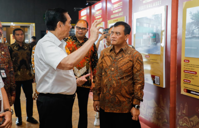 Ketua Dewan Ekonomi Nasional Luhut Binsar Pandjaitan dan Gubernur Jateng Ahmad Luthfi&nbsp;&nbsp;saat hadiri Solo Investment Forum 2025.