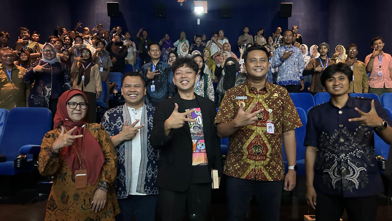 Bupati Klaten Hamenang Wajar Ismoyo saat menghadiri acara yang digelar Kemenekraf di salah satu bioskop di Klaten