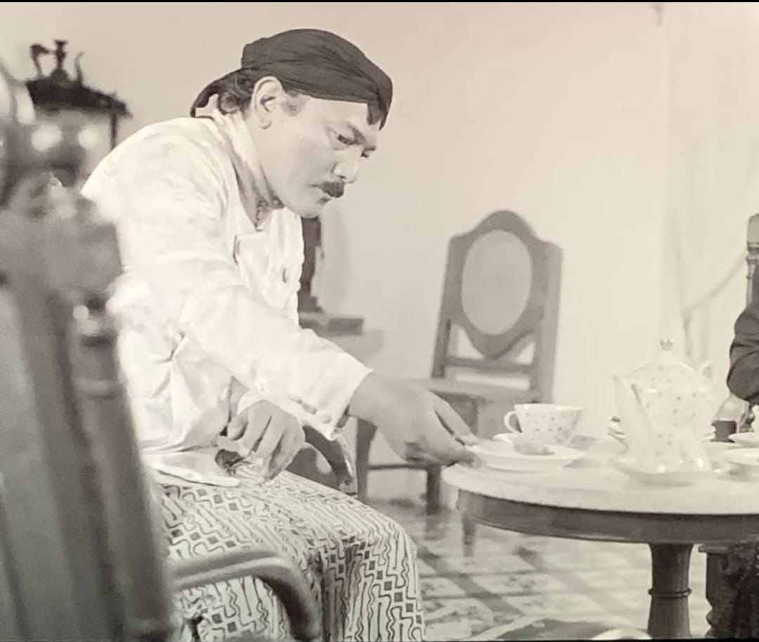 TOTALITAS: Turah Hananto saat memerankan peran dalam sebuah perform teater.