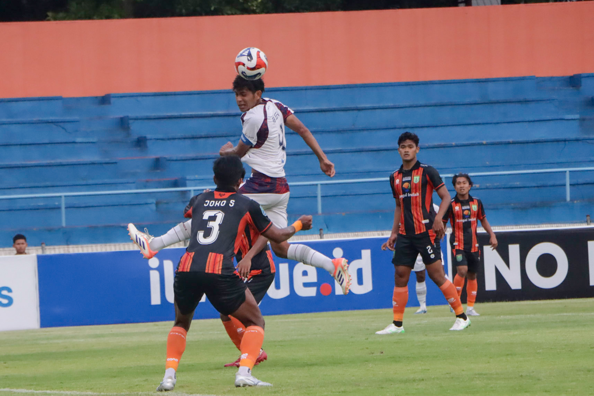 Laga Persika Karanganyar vs Persibo Bojonegoro di Stadion UNS dalam laga lanjutan Liga Nusantara 2025/2026.