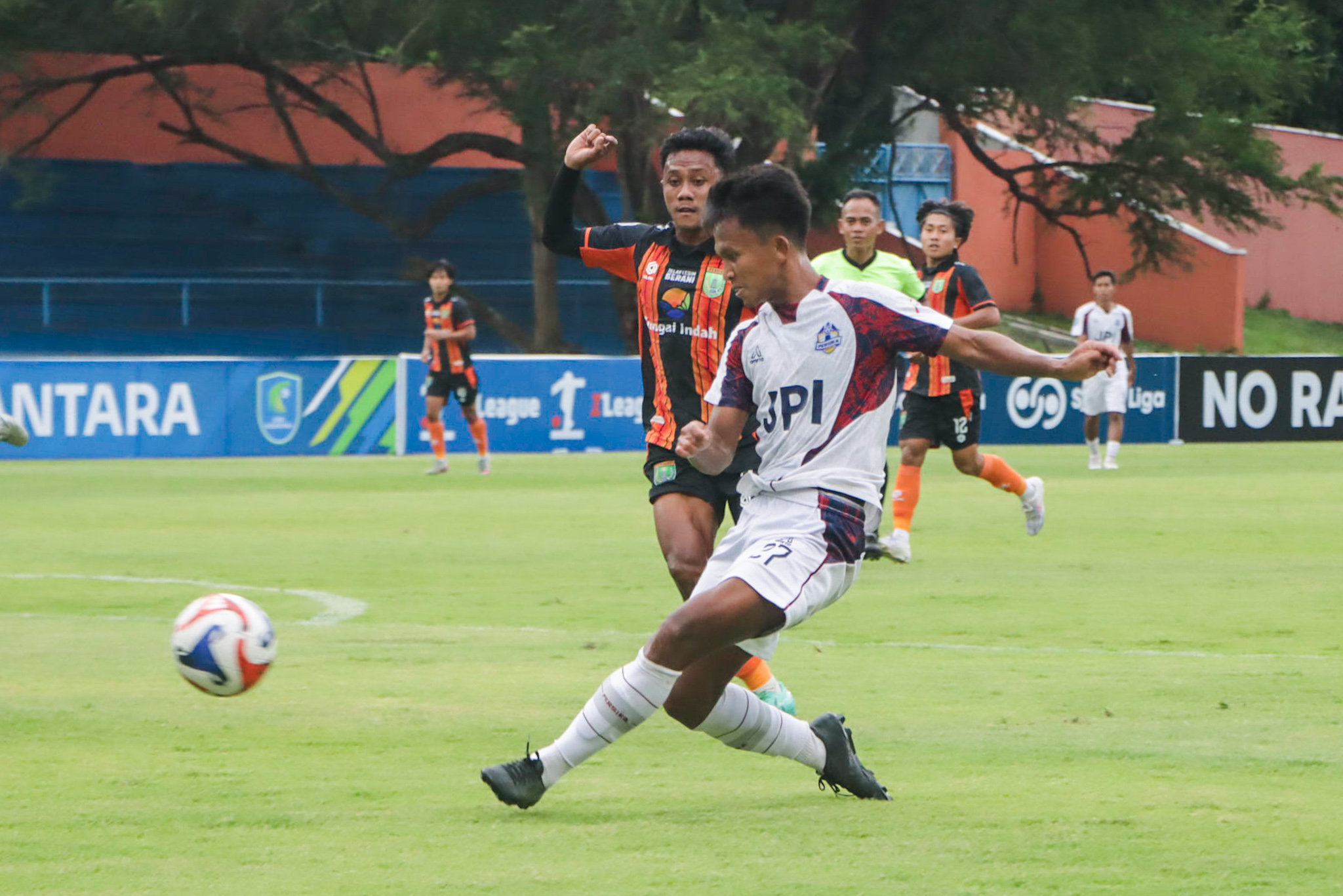 Laga Persika Karanganyar vs Persibo Bojonegoro di Stadion UNS dalam laga lanjutan Liga Nusantara 2025/2026.