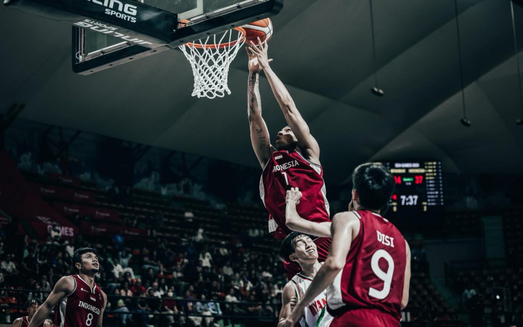 Timnas bola basket Indonesia saat melawan Myanmar di SEA Games, Thailand.