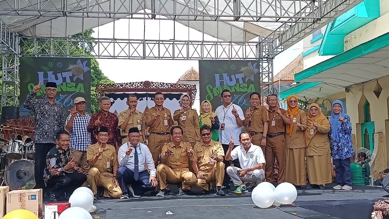 KOMPAK: Keluarga besar dan alumni meriahkan peringatan hari jadi SMA Negeri 1 Surakarta ke-76.