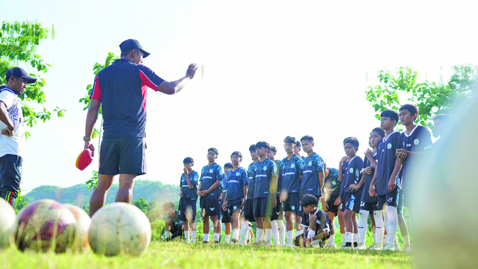 PANTAU: Akademi Persis gelar coaching clinic di SSB KKO Wonogiri