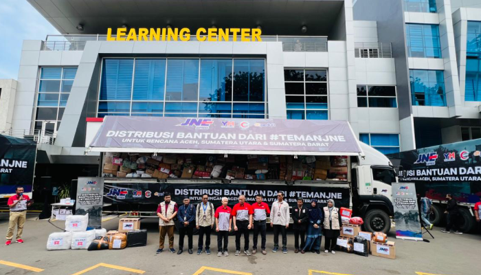 JNE fasilitasi pengiriman bantuan logistik untuk korban banjir dan longsor di Aceh,&nbsp;Sumatera Utara, dan Sumatera Barat.