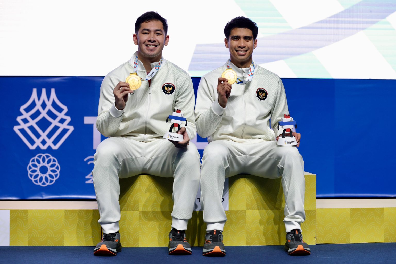 Sabar Karyaman Gutama/Moh Reza Pahlevi Isfahani raih emas cabor bulu tangkis SEA Games 2025 di Thailand.