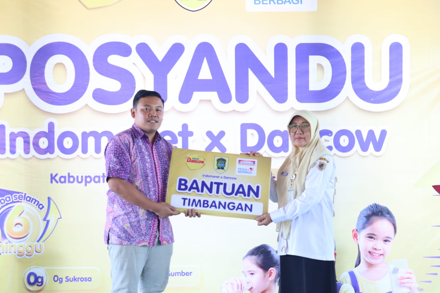 Indomaret dan Nestl&eacute; DANCOW menggelar Posyandu di Klaten untuk meningkatkan kesadaran gizi keluarga dan tumbuh kembang anak.