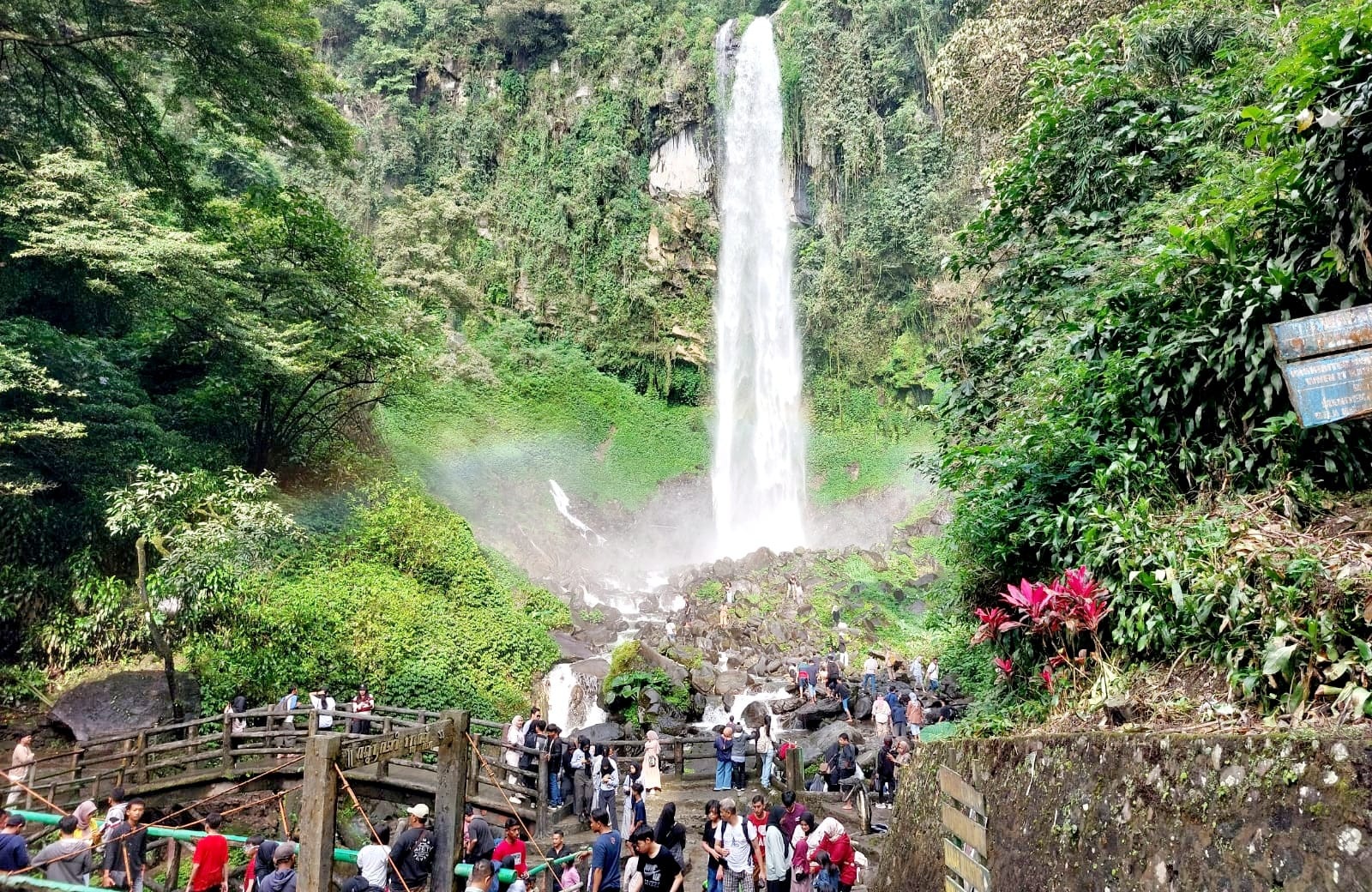 Objek wisata Grojogan Sewu di Tawangmangu, Karanganyar. (Rudi Hartono/Radar Solo)