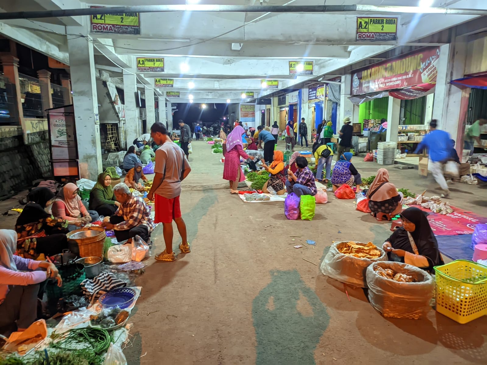Kegiatan perdagangan di Pasar Kota Wonogiri baru-baru ini.
