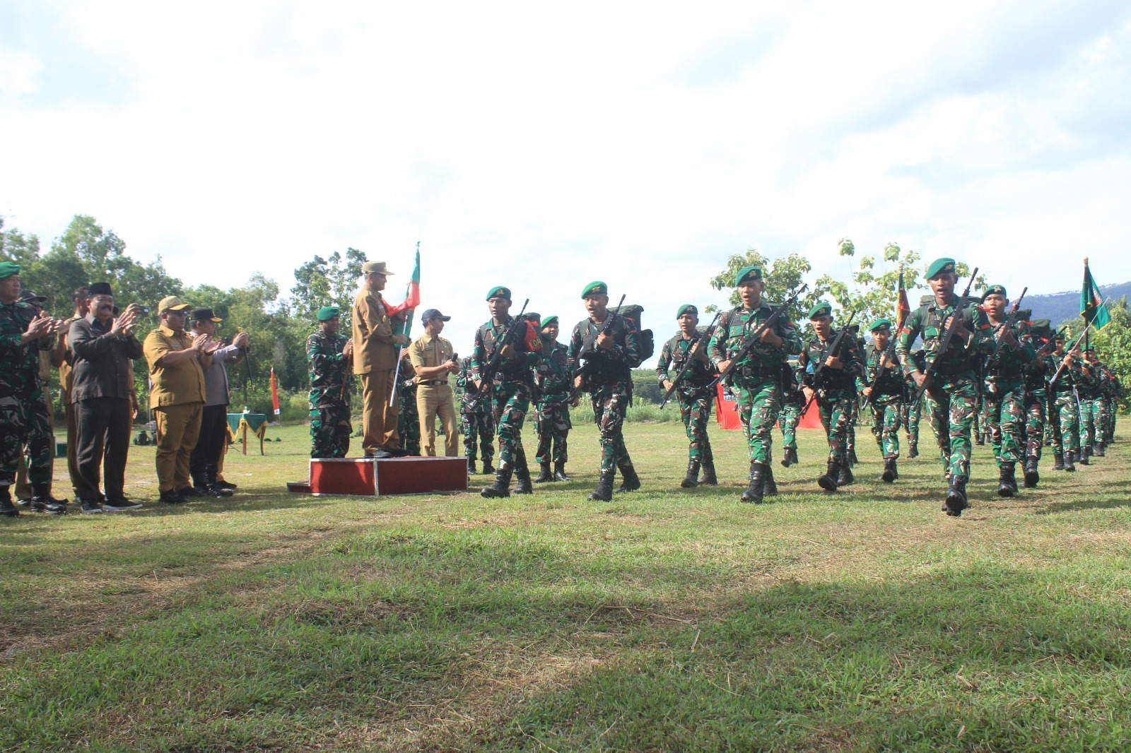 Bupati Wonogiri Setyo Sukarno memberangkatkan Tonting Uudha Wastu Pramuka di lapangan Desa Pulutan Kulon Kecamatan Wuryantoro Selasa (16/12/2025).