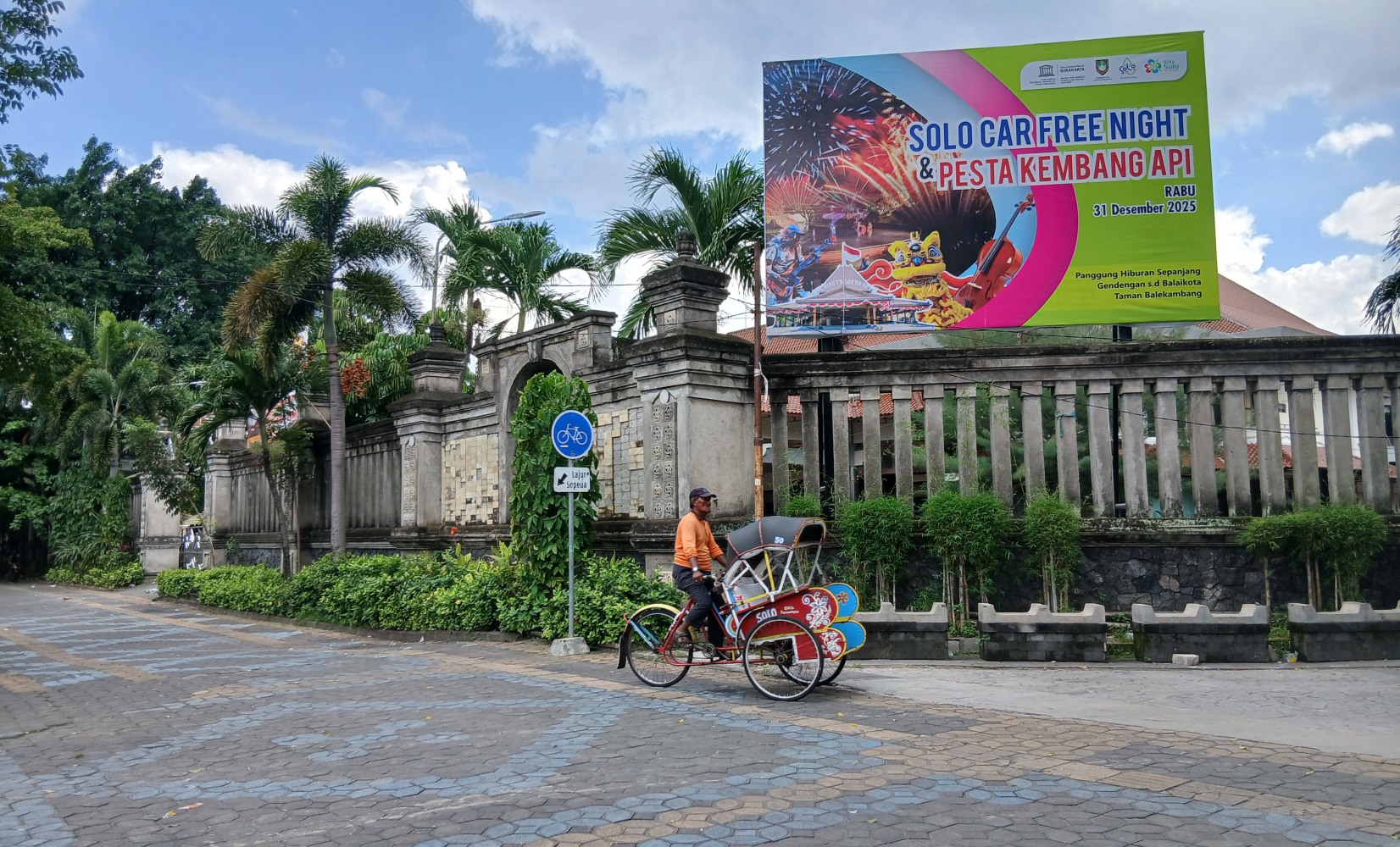 Poster kegiatan CFN dan Pesta Kembang Api yang disiapkan Pemkot dalam perayaan pergantian tahun. Fraksi PDIP DPRD Kota Surakarta mengkritisi kegiatan pesta kembang api.