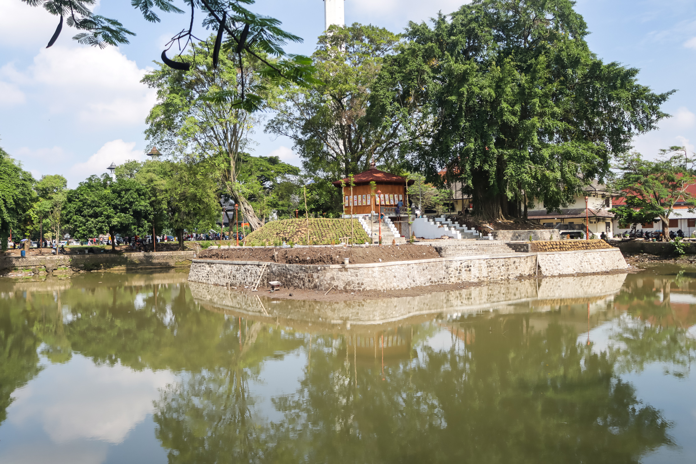 BERSOLEK: Penampakan Panti Pangeksi, tepat di tengah Segaran Sriwedari yang baru selesai direvitaliasi Dinas Pekerjaan Umum dan Perumahan Rakyat (DPUPR) Kota Solo.