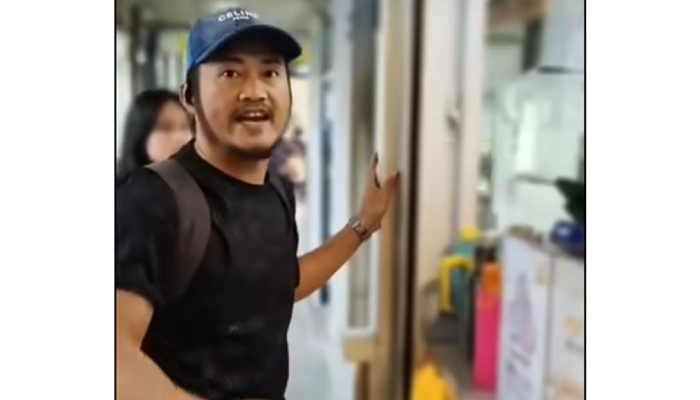 Arlius Zebua yang memprotes kebijakan Roti O hanya terima pembayaran pakai QRIS.