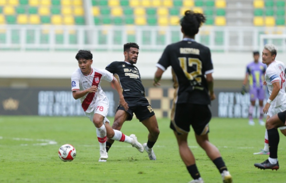 Laga Dewa United melawan Persis Solo di Banten International Stadium (20/12/2025).