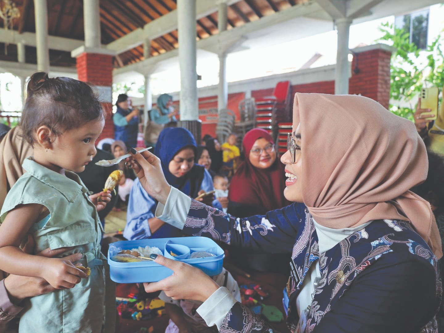 CERIA: Wakil Wali Kota Solo Astrid Widayani saat hadiri pelaksanaan program Dulang Bareng di Kelurahan Mojosongo, Kecamatan Jebres, beberapa hari lalu.