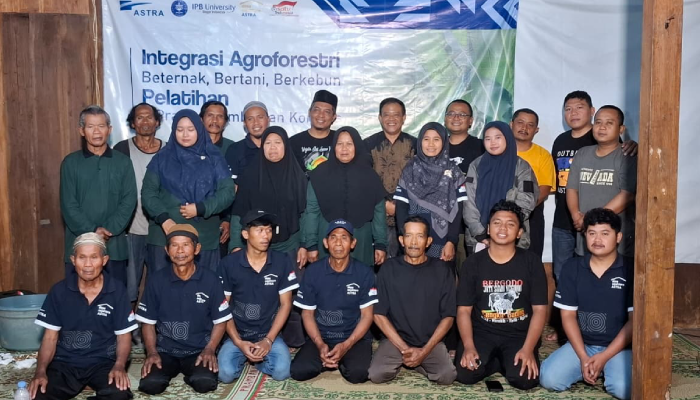 Sebanyak 60 warga dari berbagai desa petani dan peternak antusias mengikuti &ldquo;Ngaji Ekonomi - Ngaji Tani Ternak&rdquo; digelar di Kauman, Wonosegoro, Kabupaten Boyolali, Minggu (21/12/2025).