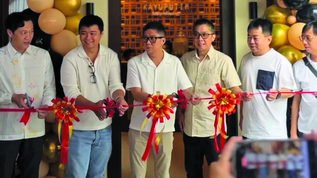 Opening Kayuputih Family Reflexology, Senin (22/12).