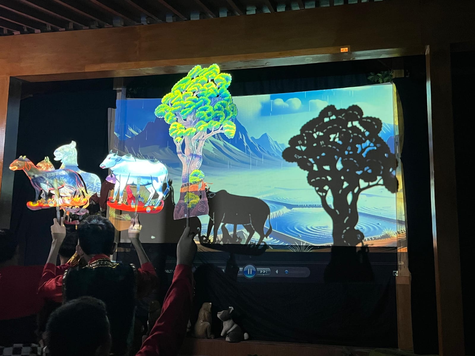 Dosen ISI Surakarta Hadirkan Inovasi Pertunjukan Wayang Kulit 2D