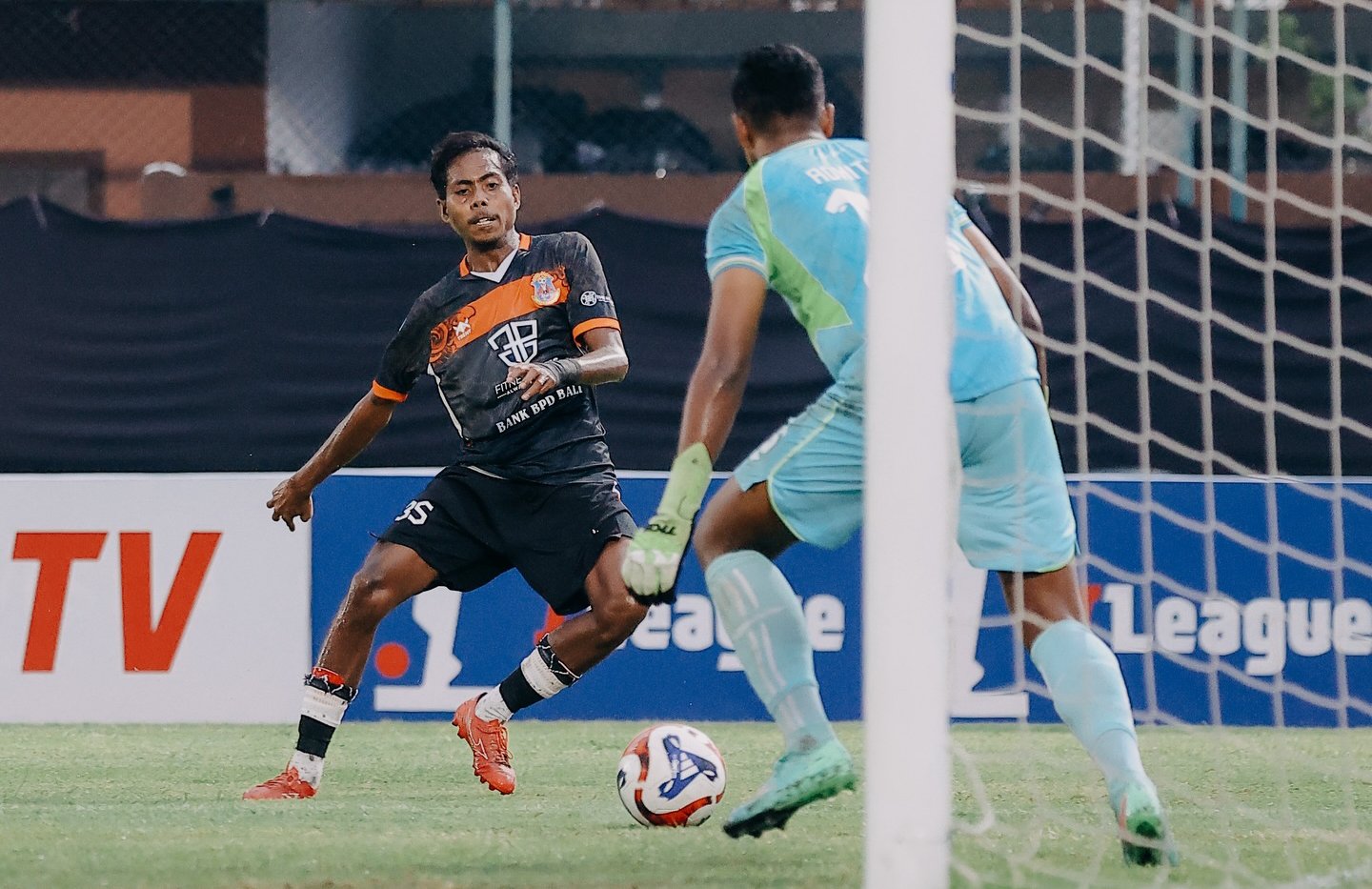 Laga Perseden Denpasar vs Persekabpas Pasuruan di Stadion THOR Surabaya (23/12/2025)