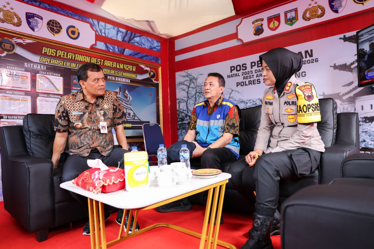Gubernur Jateng Ahmad Luthfi meninjau Rest Area KM 429 Ungaran untuk memastikan kelancaran arus dan pelayanan Nataru 2025.