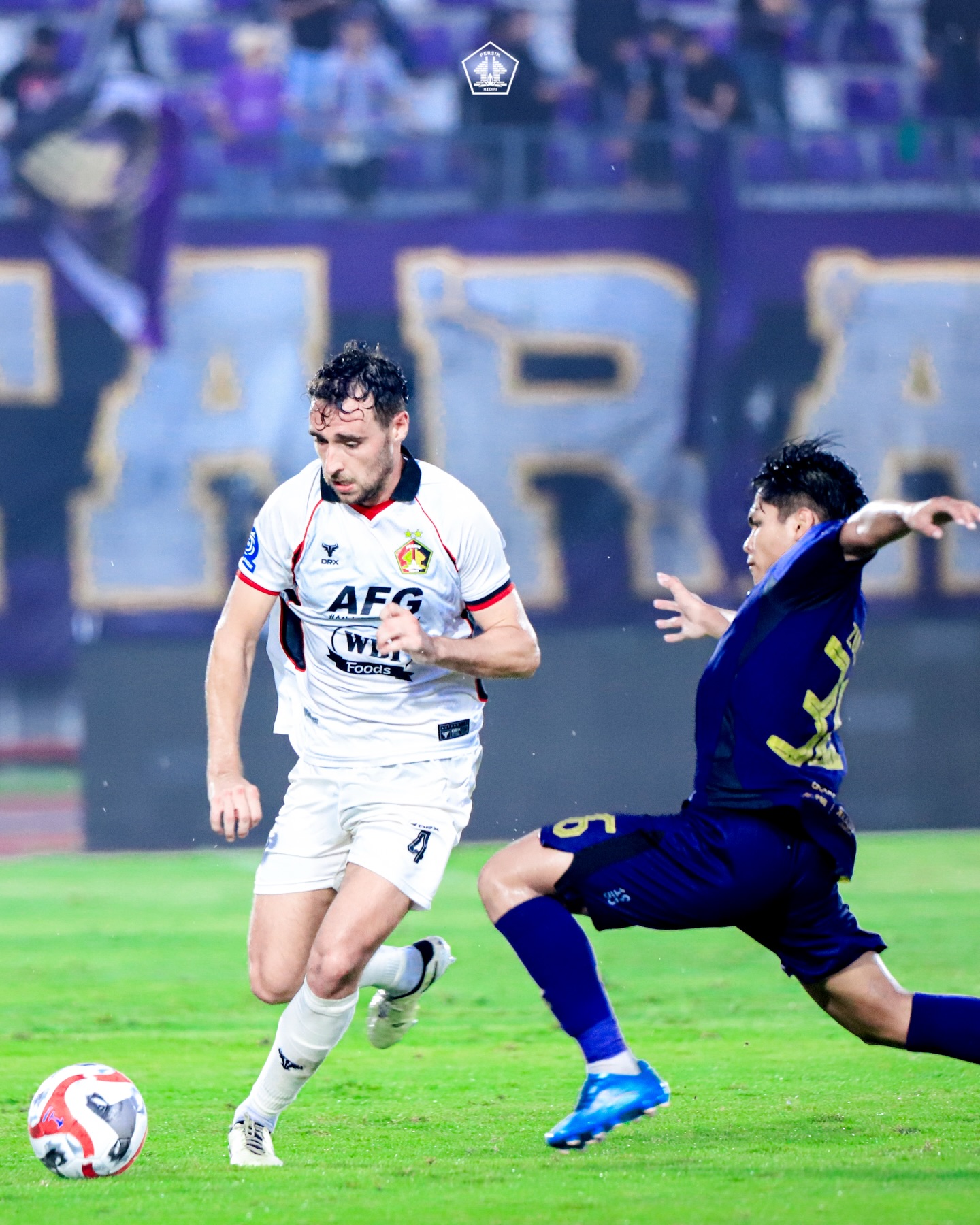 Laga Persik Kediri melawan Persita Tangerang pada laga lanjutan kompetisi di Stadion Indomilk Arena, Minggu (21/12/2025).