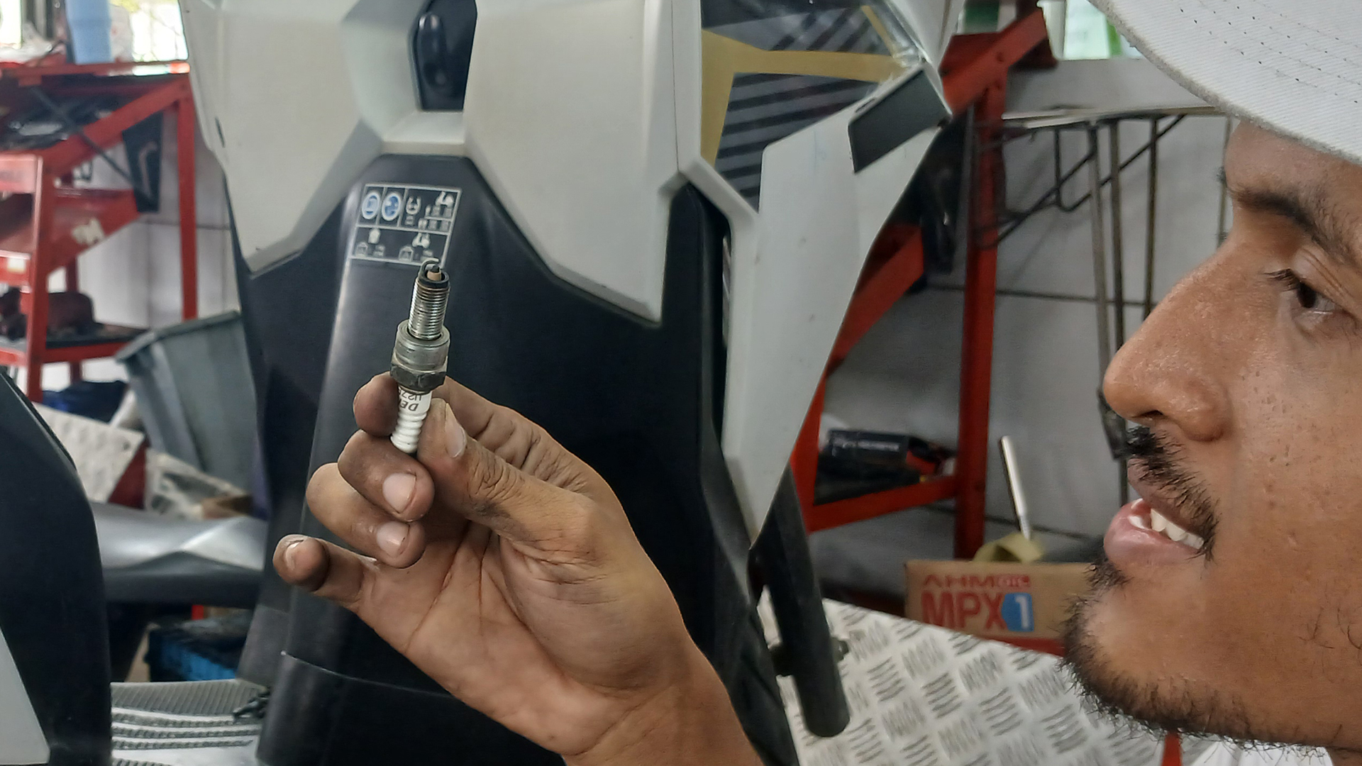 Visual Busi Motor Honda - Tips perawatan motor Honda.