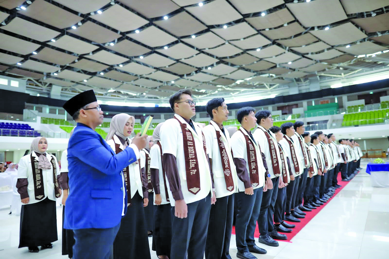 TANGGUNG JAWAB: UMS melakukan sumpah profesi ke 145 mahasiswa, Selasa (23/12).