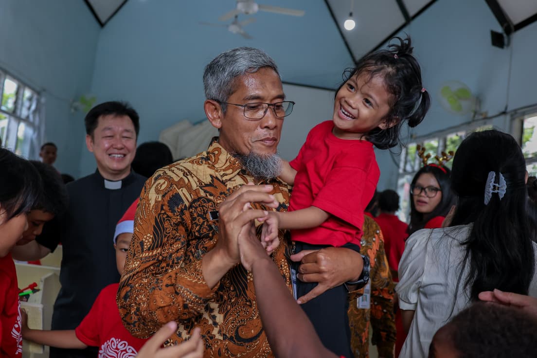 Sekda Provinsi Jawa Tengah Sumarno mengunjungi sejumlah panti asuhan yang ada di Kota Semarang, Kamis (25/12/2025).