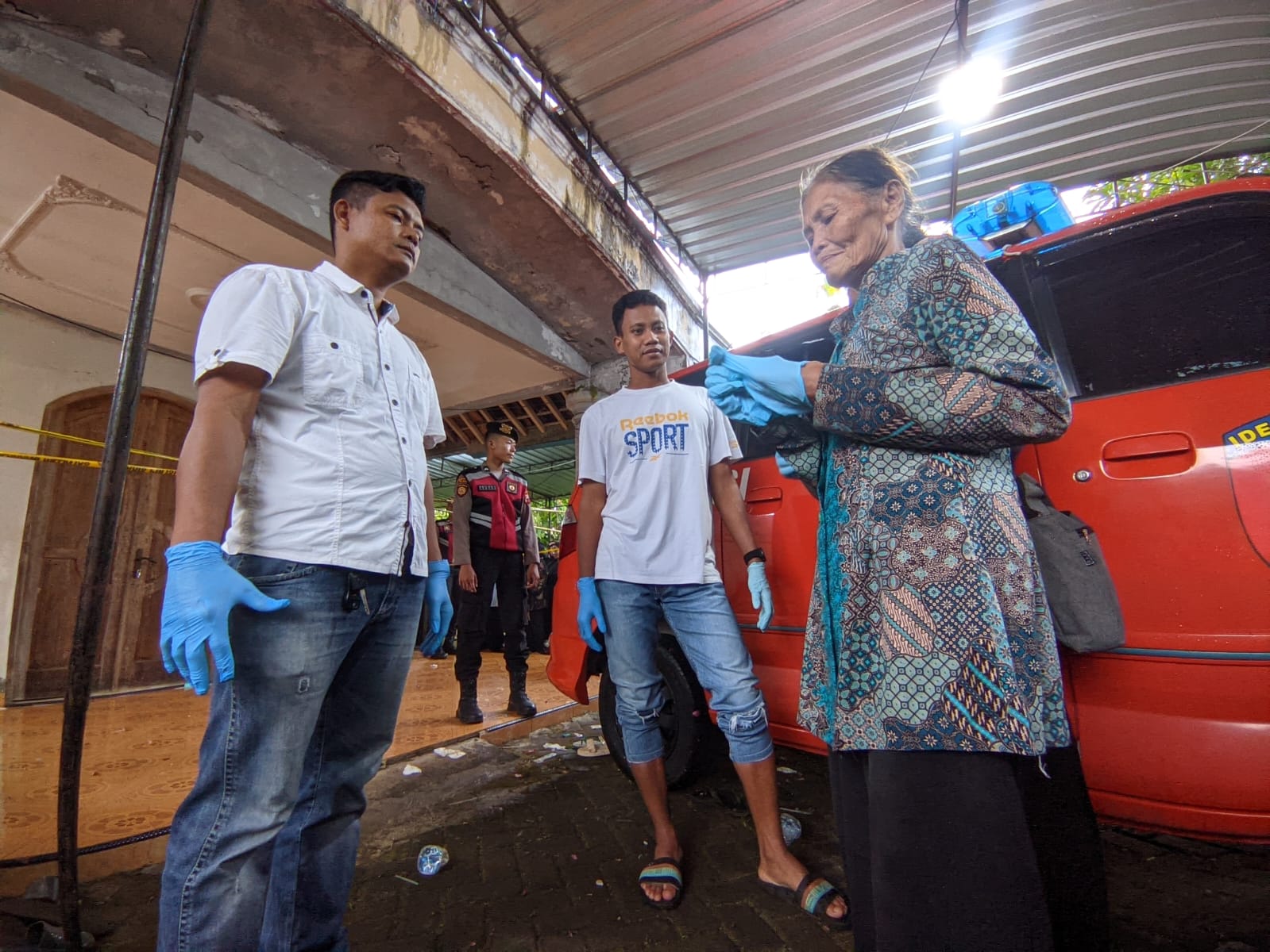Polisi di TKP pembunuhan&nbsp;di Dusun Winong, Desa Mlokomanis Wetan, Kecamatan Ngadirojo, Wonogiri Juli lalu.