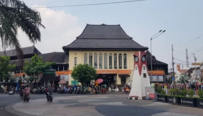 Pasar Gede Harjodaksino.