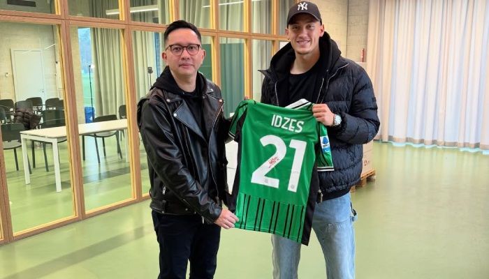 Jay Idrez lelang jersey Sassuolo untuk bantu korban banjir Sumatera.