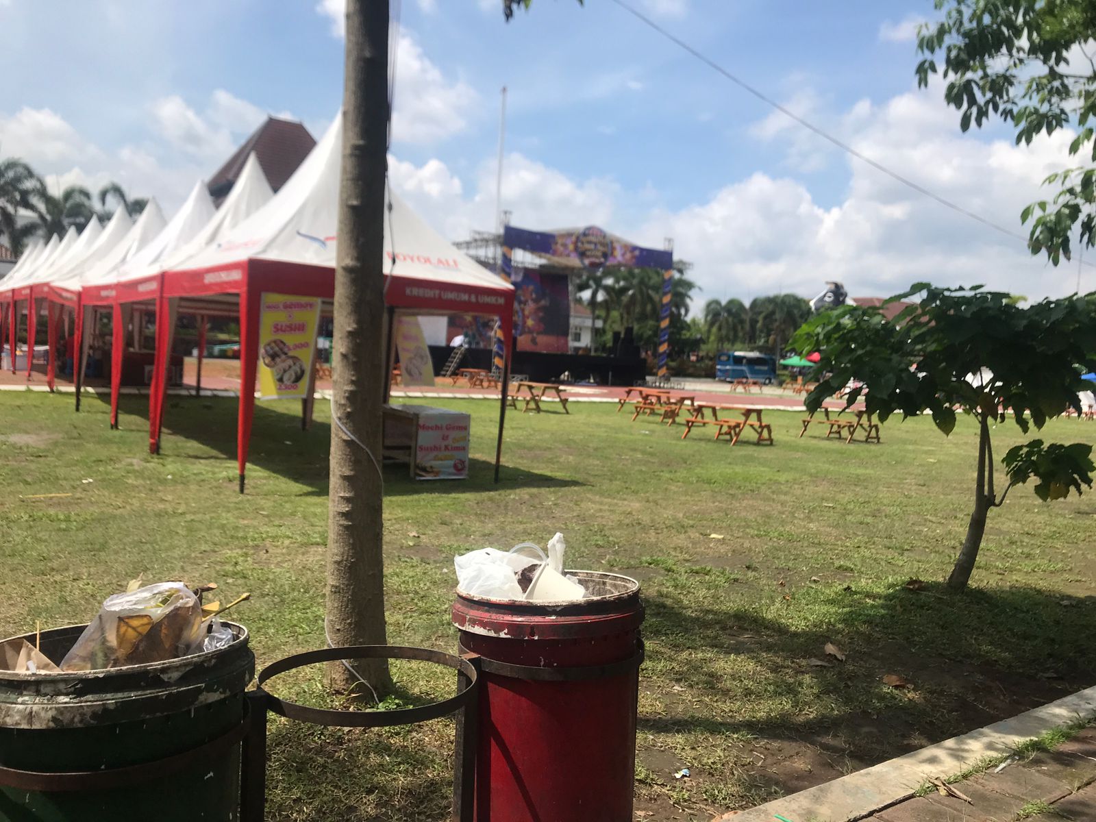 Ilustrasi sampah di lokasi acara di Boyolali.