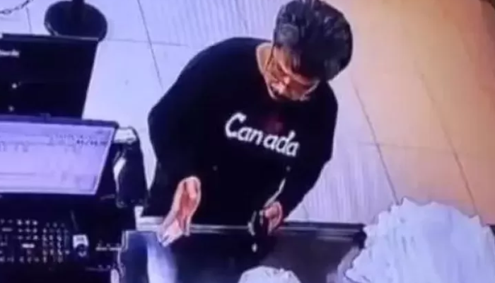 Dosen UIM Amal Said saat terjadi kesalahpahaman dengan kasir swalayan.