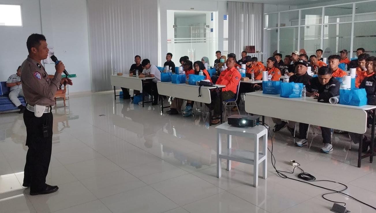 Pembinaan sopir ambulans se Kabupaten Karanganyar menyambut momentum libur Nataru. (Rudi Hartono/Radar Solo)